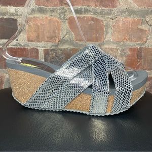 Volatile Mayfield Platform Sandals Silver Snakeskin Women's Size 6 Shoes Slides